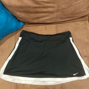 Nike black and white skirt